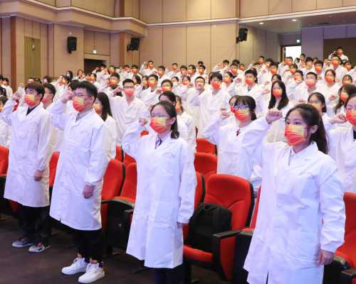 女性为何会出现霉菌性阴道炎？霉菌性阴道炎如何治疗？